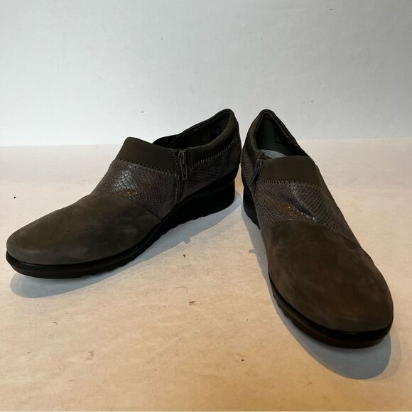 Clarks Cloudsteppers Women's Slip on Gray Loafers Size 10M - Picture 1 of 9
